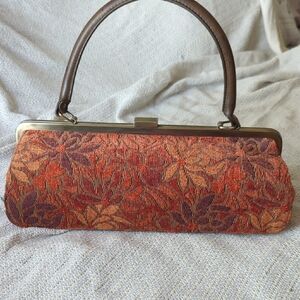 Elegant Floral Tapestry Handbag